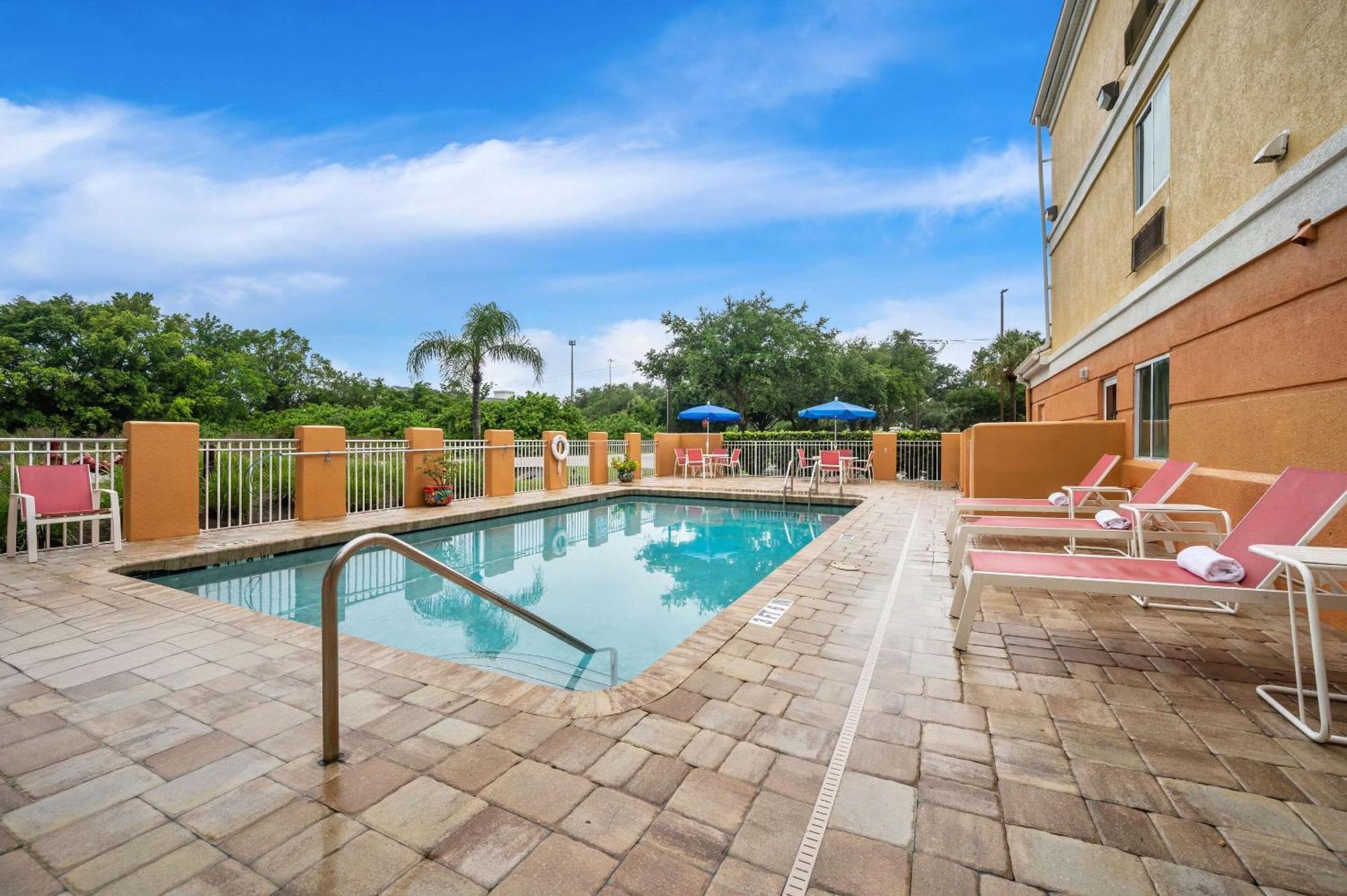 Comfort Inn Fort Myers Northeast Екстер'єр фото