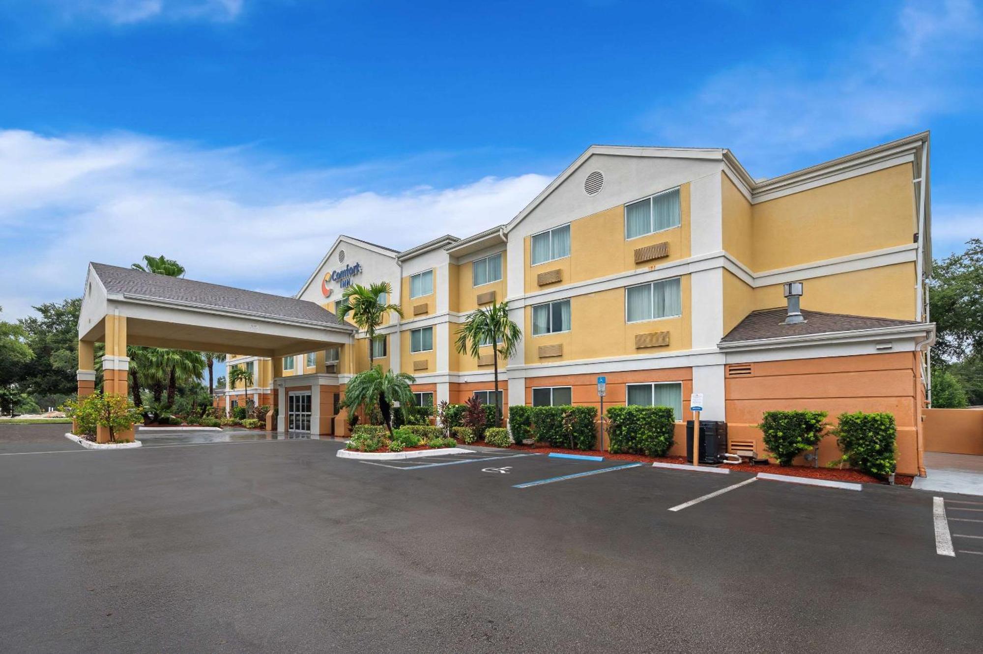 Comfort Inn Fort Myers Northeast Екстер'єр фото