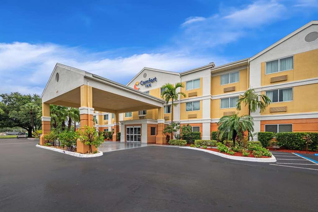 Comfort Inn Fort Myers Northeast Екстер'єр фото